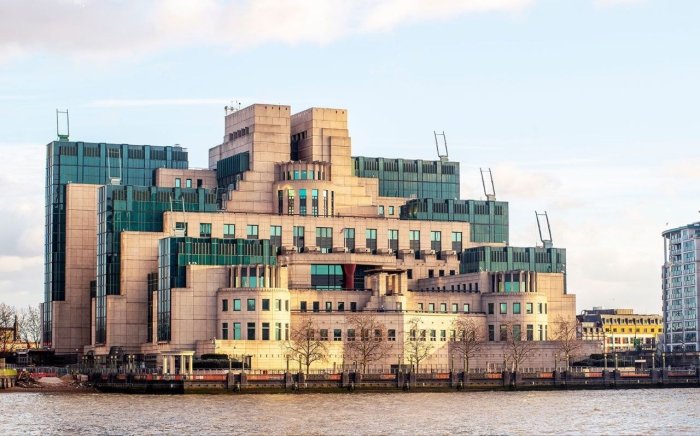  Britaniyaning MI6 tashqi razvedka agentligi rahbariyati uch ayol nomzod orasidan maxsus xizmatning yangi rahbarini tanlaydi —The Sunday Times 