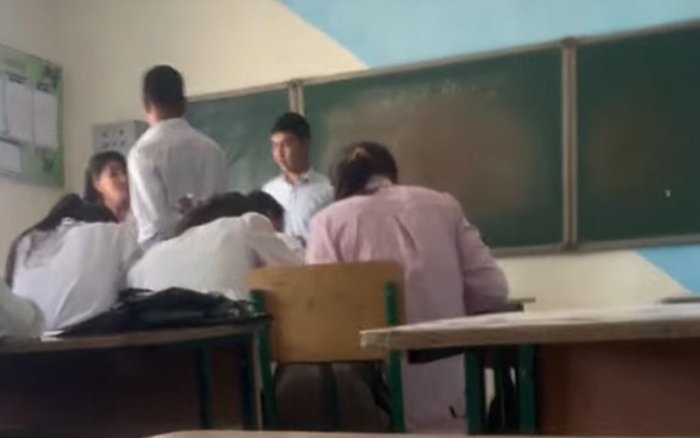 Qashqadaryoda imtihon javoblarini pullagan o‘qituvchi ishdan olindi