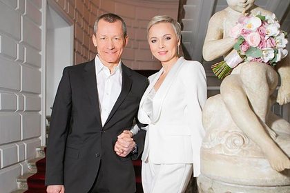 48 yoshli aktrisa millionerga turmushga chiqdi
