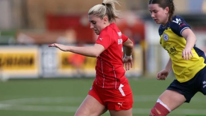 Hakamga hujum qilgan ayol futbolchi 16 o‘yinga diskvalifikasiya qilindi