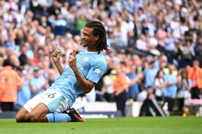 "Real"ga "Manchester Siti" markaziy himoyachisi taklif qilindi