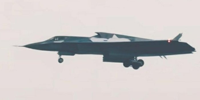 Хитойнинг J-36 қирувчи самолёти янги синов парвозини амалга оширди