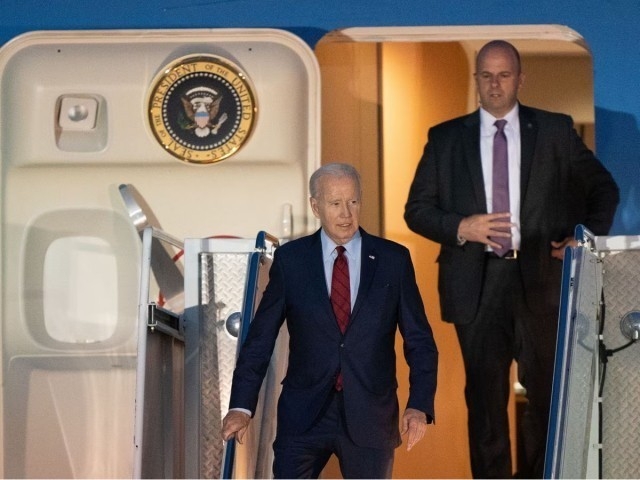 Байден Лондонга келди