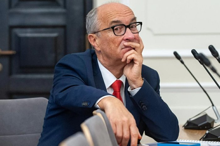 AQSh Trampga qaratilgan haqoratlar tufayli Polsha Seymining spikeri bilan aloqani uzdi