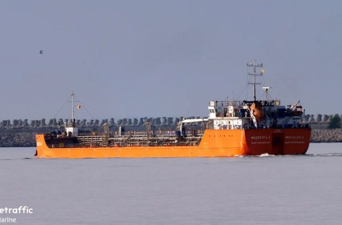 Rossiyaga tegishli tanker Turkiya qirg‘oqlari yaqinida hujumga uchradi, bu so‘nggi bir necha kun ichida sodir bo‘lgan uchinchi shunday hodisa — The Insider