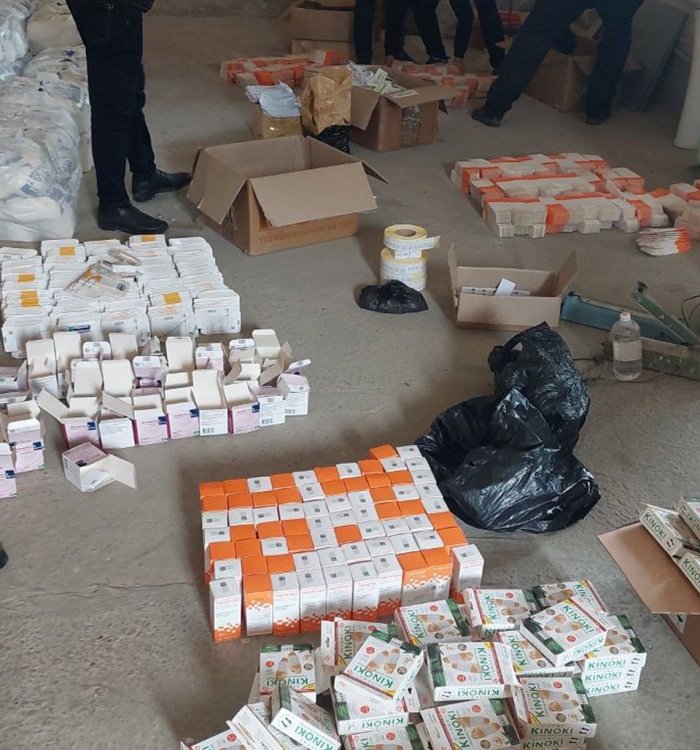 G‘ijduvonda 193 turdagi sifati kafolatlanmagan dorilar sotuvi to‘xtatildi