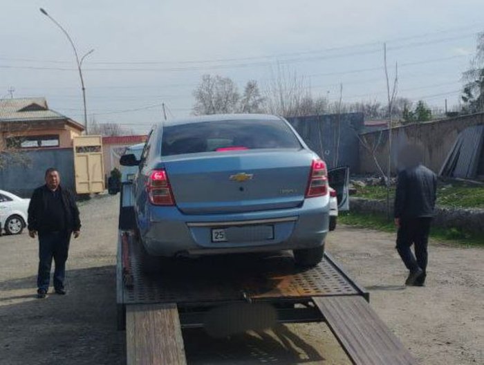 Жиззахда фуқаро муштлашув ортидан машинасидан айрилди