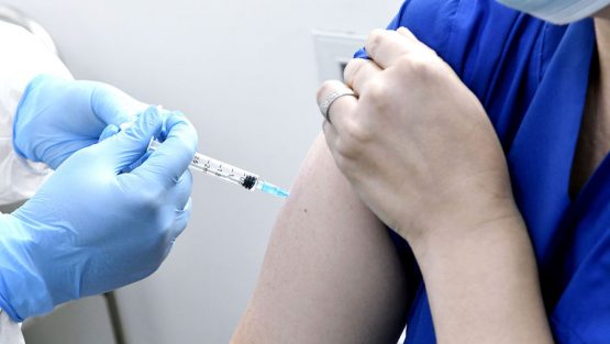 Koronavirus: Isroil 1 noyabrdan o‘zi ishlab chiqqan vaksinaning odamlardagi sinoviga start beradi