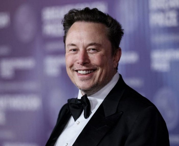 Илон Маск SpaceX IPO'си туфайли тарихдаги биринчи триллионерга айланди