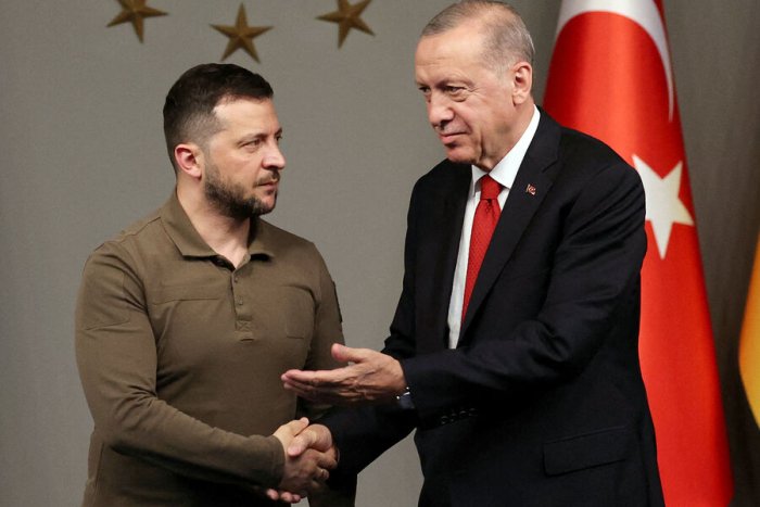 Эрдоган Зеленский билан мулоқотда Украина бўйича музокараларни тиклашга чақирди
