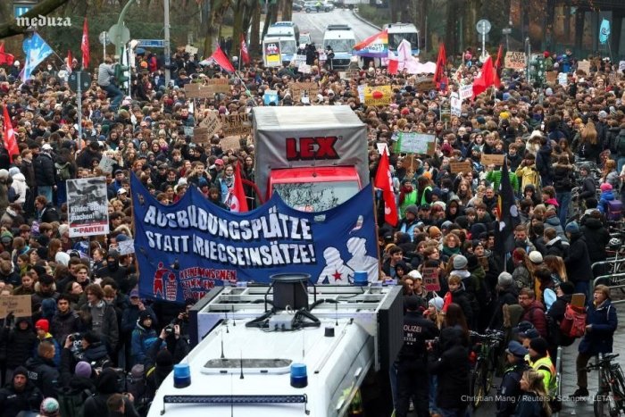 Германияда ўқувчилар норозилик намойишига чиқди