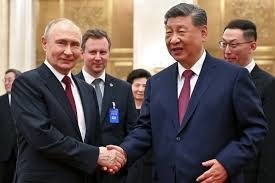 Путин ўзини уйидагидек ҳис қилди: Хитойда янги ҳештег тарқалди