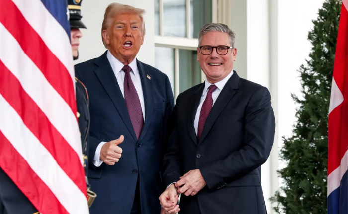 Starmer va Tramp Hormuz bo‘g‘ozida yuk tashishni tiklashni muhokama qilishdi