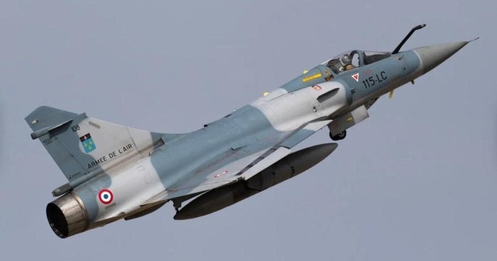 Ukrainada Mirage 2000 qiruvchi samolyoti qulab tushdi