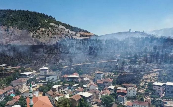 Turkiya shimoli-g‘arbida kuchli yong‘in sodir bo‘ldi, uni o‘chirish uchun 150 dan ortiq texnika kerak bo‘ldi
