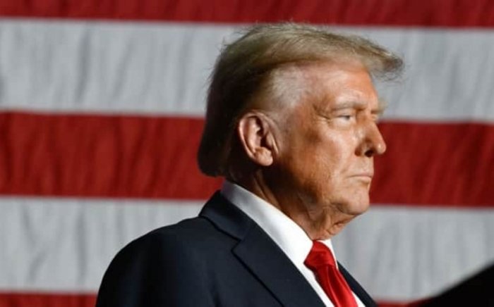 Трамп АҚШлик медиамагнатнинг судда кўрсатма беришини интиқлик билан кутмоқда