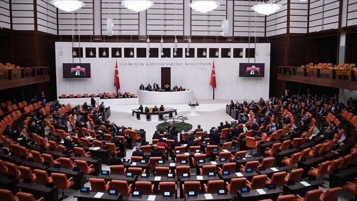 Turkiya parlamenti zilzila sababli ishni bir haftaga to‘xtatdi
