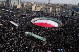 Erondagi mahalliy bayramda aholi AQSh hamda Isroil uchun ramziy tobutlar yasadi