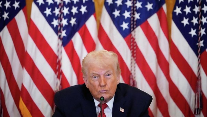 Tramp Baydenni Ukrainaga Yaqin Sharq zarariga yordam bergani uchun qoraladi