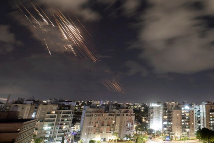 Husiylar Tel-Avivga "gipertovushli ballistik raketa" yordamida hujum qildi