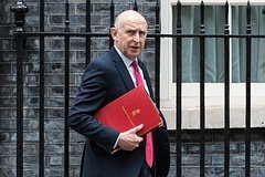 Buyuk Britaniya mudofaa vaziri iste’foga chiqdi