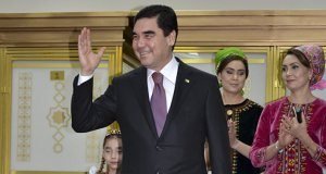 Turkmaniston prezidenti ta’tilda nabirasi bilan she’r yozib, uni rep usulida ijro etdi (video)