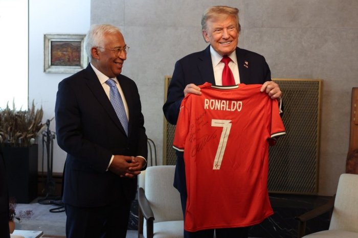 Роналду Трампга имзои туширилган футболка совға қилди