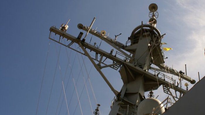 Эрон Ҳарбий-денгиз кучлари АҚШ эсминецларини Ҳўрмуз бўғозидан чиқариб юборди