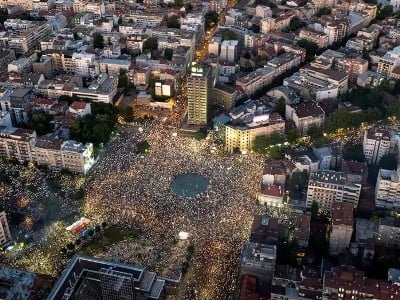 Polisiya Belgrad ko‘chalarida kechasi o‘rnatilgan barcha barrikadalarni olib tashladi
