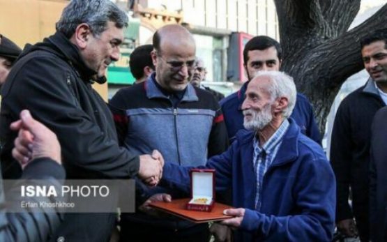 Taksi haydovchisi unitib qoldirilgan 70 ming yevroni egasiga qaytardi