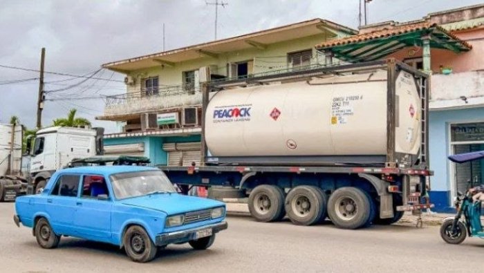 AQSh energetik qamalda bo‘lgan Kubaga Rossiya neftini yetkazib berishni taqiqladi