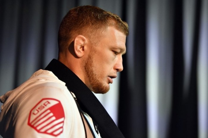 UFC собиқ жангчиси 6 ойга қамалди