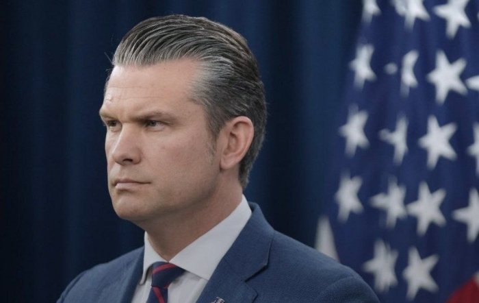 Yuzlab kemalar AQShning Ho‘rmuz bo‘g‘ozi orqali kuzatib borish taklifidan foydalanishga tayyorlanmoqda — Pentagon rahbari 