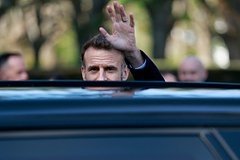 Макрон Эрон ҳақидаги фикрлари учун танбеҳ олди