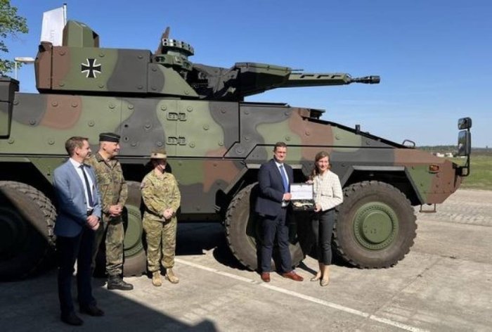 Германия янги ҳарбий техникани намойиш этди