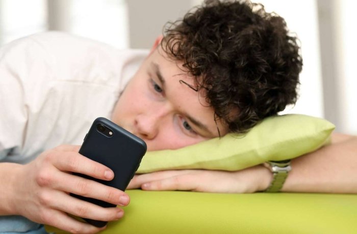 O‘smirlarining uchdan bir qismi chatbotlarni do‘stlaridan afzal ko‘radi