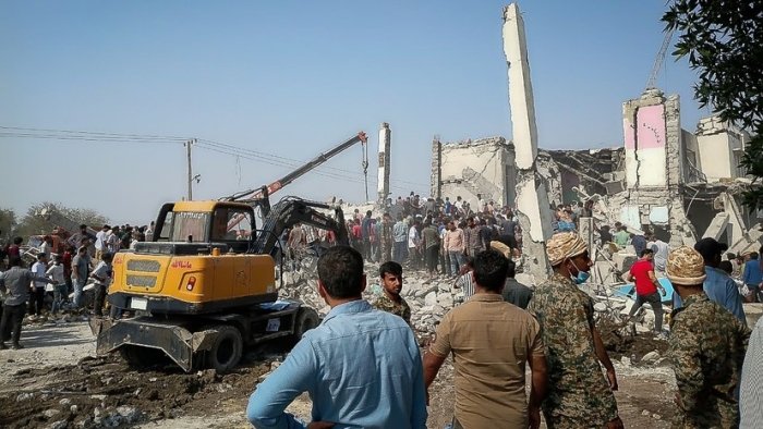 Эрон жанубидаги фожиа: Қизлар мактабига берилган зарба қурбонлари 165 нафарга етди