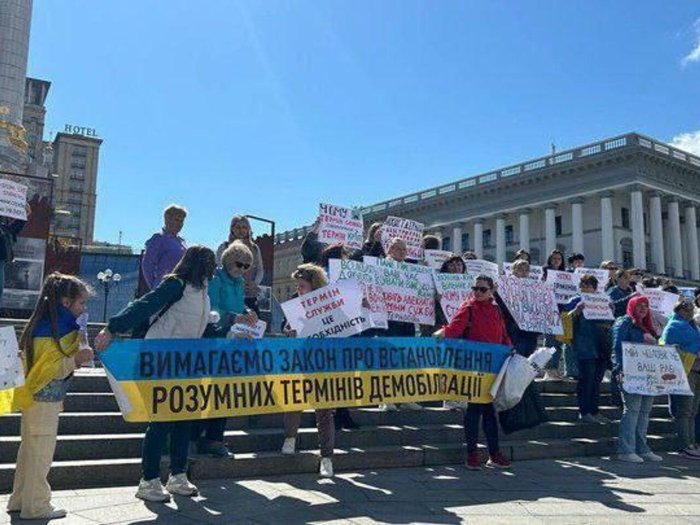 10 мингга яқин Киев аҳолиси Украина пойтахти марказида кенг кўламли норозилик намойишида иштирок этди