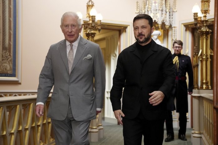 Zelenskiy Vindzor saroyida Buyuk Britaniya qiroli Charlz III bilan uchrashdi