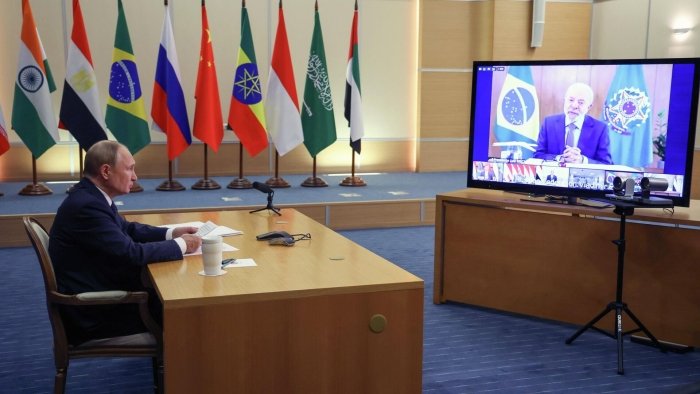 Путин Бразилия ташаббуси билан ўтказилаётган BRICS онлайн саммитида иштирок этди