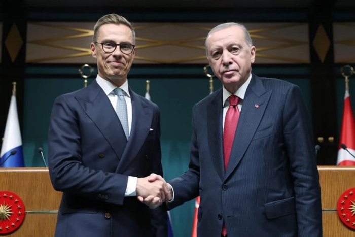 Finlandiya va Turkiya prezidentlari Rossiya-Ukraina urushini tugatishni muhokama qildi