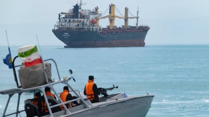Eron Hormuz bo‘g‘ozini minalashtirishga tayyorlanyapti – Reuters