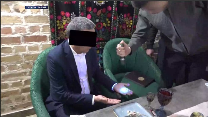 Toshkent va Namangan viloyatlarida poraxo‘r xodimlar qo‘lga tushdi