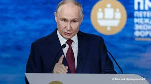 Путин: Долларни сиёсий қурол сифатида ишлатиш АҚШнинг стратегик хатоси бўлди