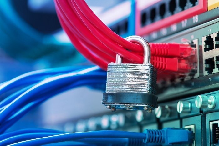 Rossiya deputati tug‘ilishni oshirish uchun tunda internetni o‘chirishni taklif qildi
