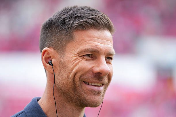 Xabi Alonso "Real" bilan shartnoma imzoladi (foto)