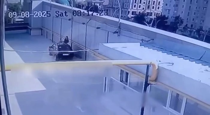 Toshkentda noma’lum erkak avtoturargohidagi avtomobilni o‘g‘irlab ketdi (video)