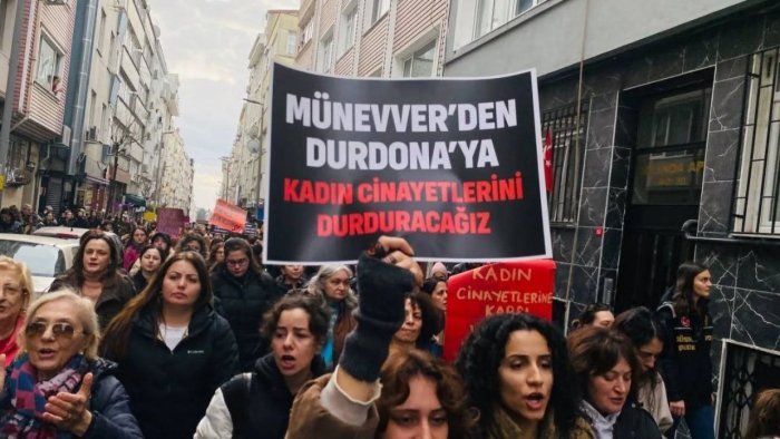 Turkiyada ayollar o‘zbekistonlik ayolning o‘ldirilishi ortidan namoyishlarga chiqdi — OAV