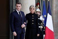 Filippo Makron va rafiqasi o‘rtasidagi holatni masxara qildi