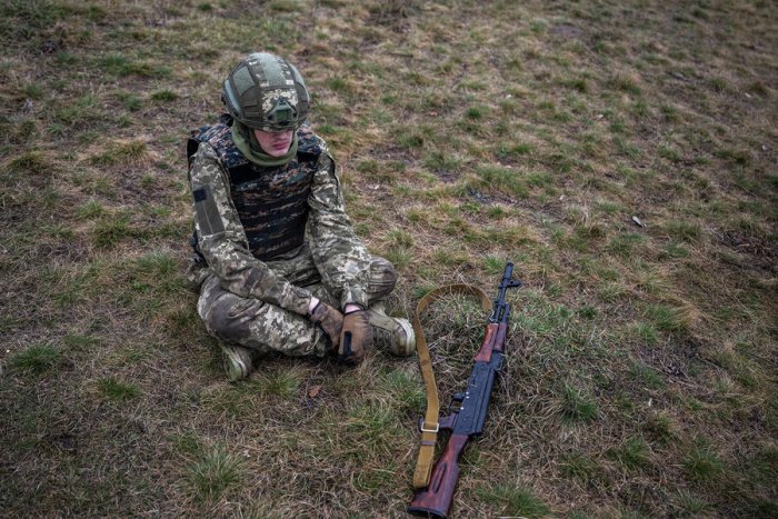 Ukrainada harbiy jinoyatchilarni frontga yubora boshlaydi